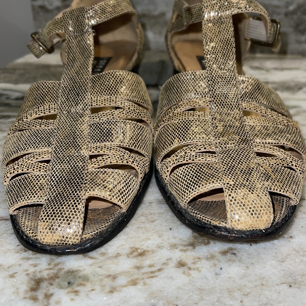 STUART WEITZMAN Leather Metallic T-Strap Sandals 8.5A - Picture 3 of 14